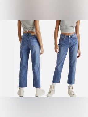 Free People We The Free People Crvy Cropped Jean Raw Hem Medium Wash.